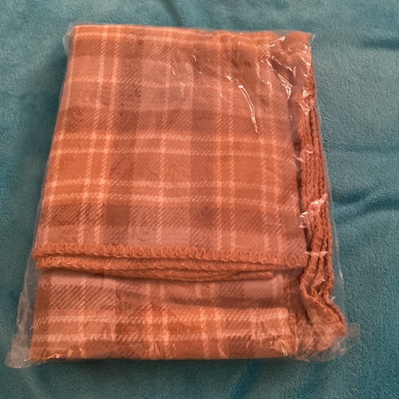 Brand new in packaging Tuckernuck Telnet Double Sided Poncho - Picture 4 of 5